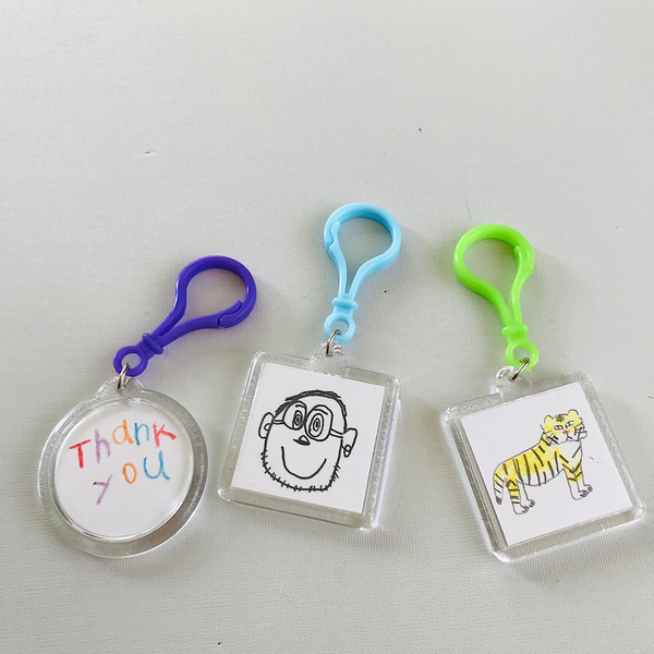 子どもの絵がキーホルダーに！？【100均】オリジナルキーホルダーを作ろう！父の日のプレゼントにも | HugMug