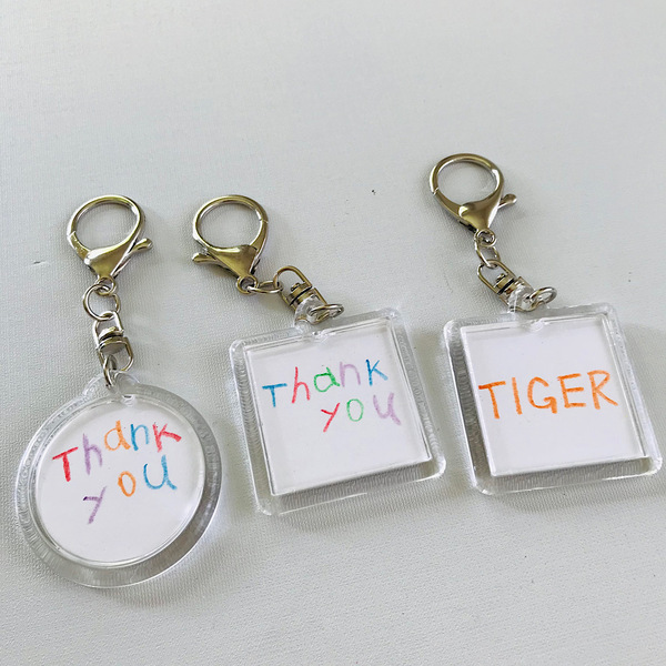 子どもの絵がキーホルダーに！？【100均】オリジナルキーホルダーを作ろう！父の日のプレゼントにも | HugMug