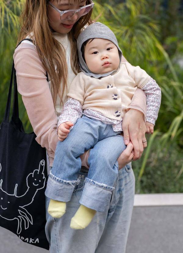 そのデニム、ハンドメイドなの！？ 淡色リンクの春の親子コーデ | HugMug