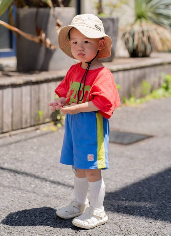 夏の定番「Tシャツ」の垢抜けコーデ！ ブラウスレイヤードが今っぽい | HugMug