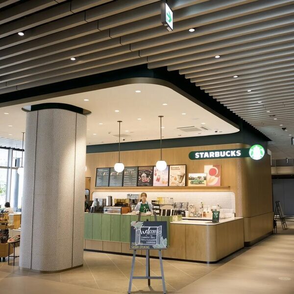 5月オープン！【大阪】スタバ・キッズエリア完備のおしゃれな図書館「KADOMADO」が子連れに最高 | HugMug