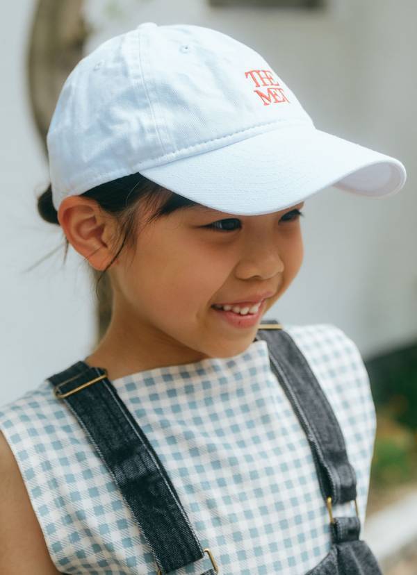 引き算の美学。選び抜かれたベーシックが、静かに個性を語る。洗練ファミリーコーデ。 | HugMug