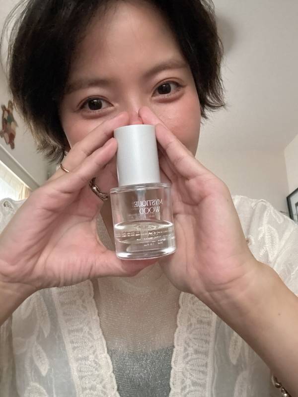 【朝5分で完了】美容師直伝！梅雨の湿気に負けない無造作ヘアアレンジ術 | HugMug
