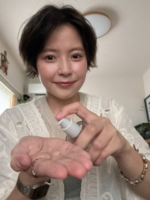 【朝5分で完了】美容師直伝！梅雨の湿気に負けない無造作ヘアアレンジ術 | HugMug