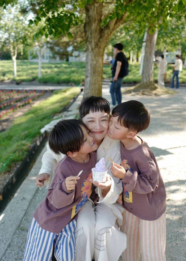 「この夏行くべき！ 北海道キャンピングカーの旅」武智志穂の沖縄でのんびり双子育児 Vol.70 | HugMug