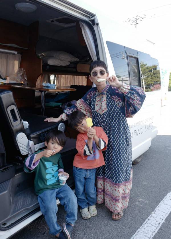 「この夏行くべき！ 北海道キャンピングカーの旅」武智志穂の沖縄でのんびり双子育児 Vol.70 | HugMug
