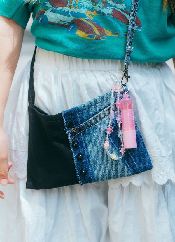 大流行のティアードスカートはパンツとレイヤードが旬！ヴィンテージTシャツとの合わせて甘辛MIXコーデ | HugMug