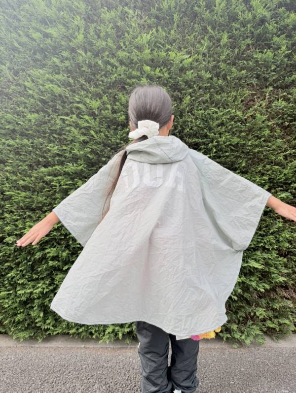 うねうね傘が可愛すぎ！ 梅雨をおしゃれに楽しく乗り切るキッズレイングッズ3選 | HugMug