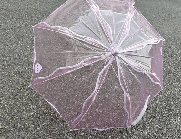 うねうね傘が可愛すぎ！ 梅雨をおしゃれに楽しく乗り切るキッズレイングッズ3選 | HugMug