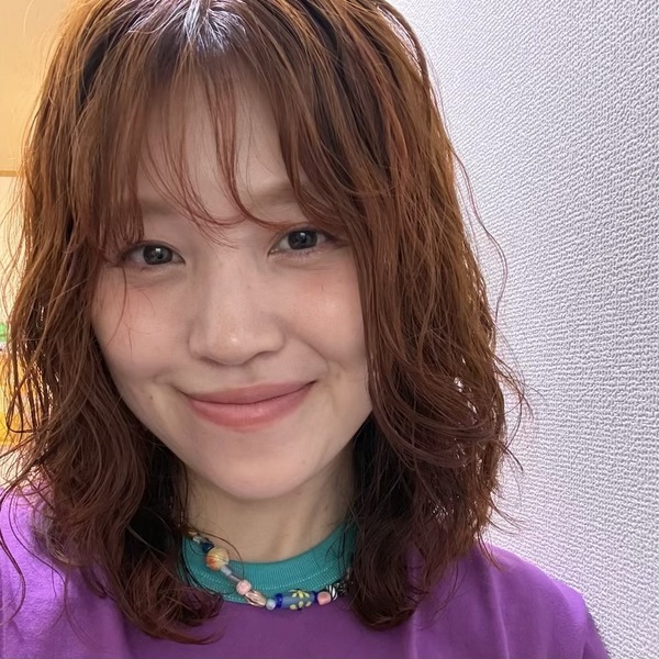 コテもアイロンも卒業！？【時短ヘア】梅雨こそパーマがおすすめ！ 朝のセットが楽になるスタイリング方まとめ | HugMug