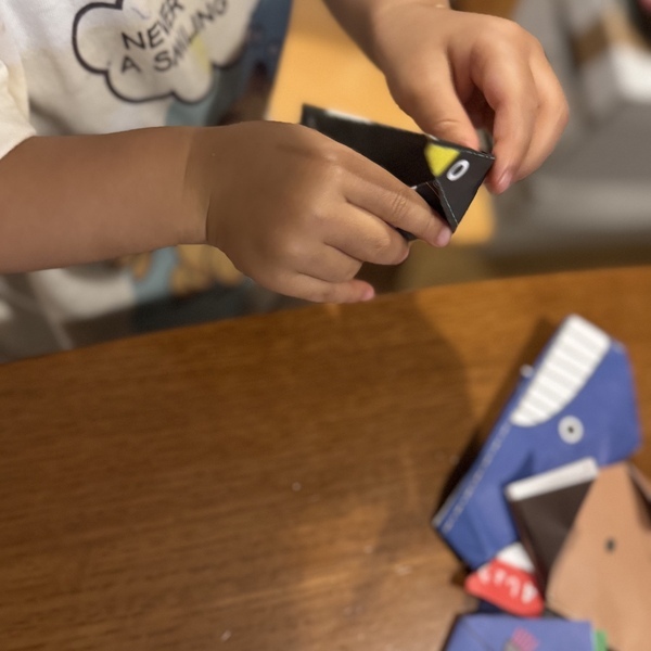 親も感動！２歳児がひとりでつくれる！「ひとりでおれるおりがみ」 がおすすめ！ | HugMug