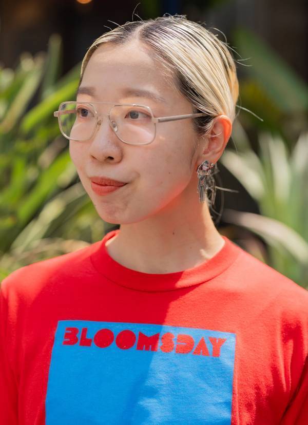 ヴィンテージ好きなおしゃれママコーデ。「カラーＴシャツ」で簡単こなれ見え | HugMug