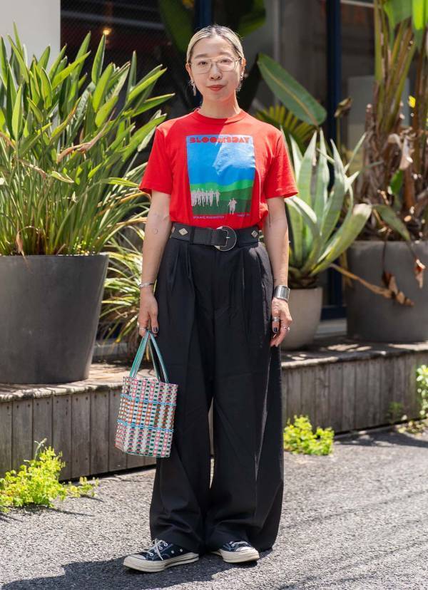 ヴィンテージ好きなおしゃれママコーデ。「カラーＴシャツ」で簡単こなれ見え | HugMug