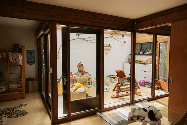 センスのいい家族が暮らす家【vol.31  ミッドセンチュリー建築の平屋・Hawkins邸】 | HugMug