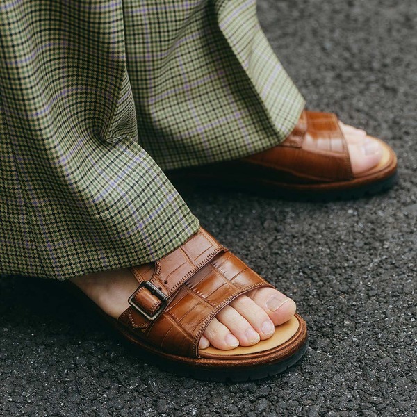 【ZARA】のポイントニットカーディガンが超優秀！夏は程よい肌見せが垢抜けのコツ | HugMug