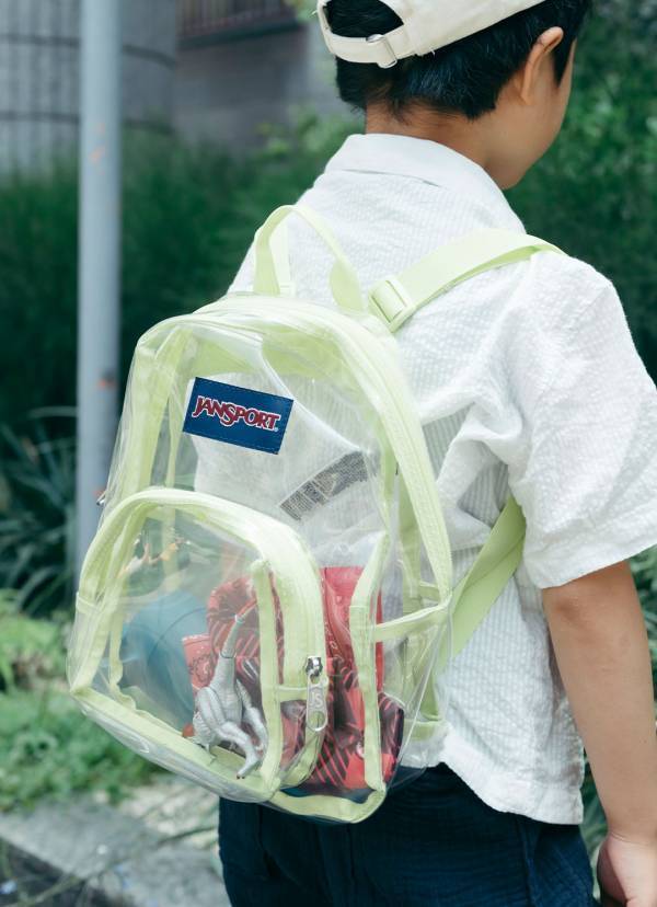 シンプルなアイテムでも叶う！ 「タンクトップ」をつかったレイヤードコーデ術 | HugMug