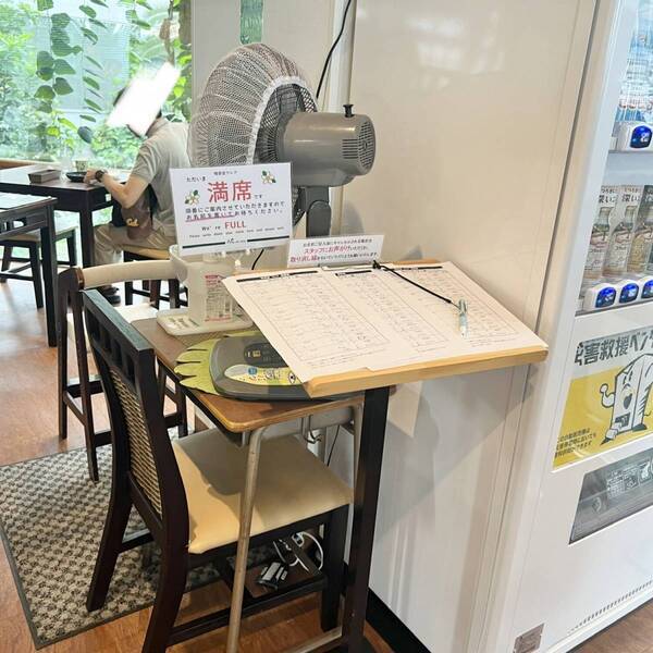 ヘラクレスオオカブトに触れる！ 【板橋】夏休み限定！「熱帯の昆虫展」が子連れにおすすめすぎる！ | HugMug