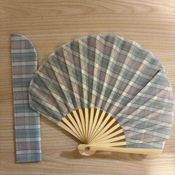 この夏の冷感グッズが充実！【3COINS】冷感ピローカバー＆ケース付き扇子が優秀すぎた | HugMug