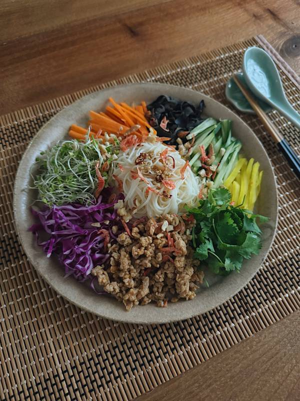 やみつき！【素麺アレンジレシピ】ベトナム・タイ風エスニック素麺アレンジ | HugMug