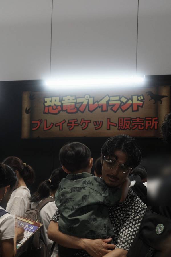 【子連れ徹底レポ】パシフィコ横浜「ヨコハマ恐竜展2026」でベビーカーOK &amp;天井まで届く全身骨格に大興奮！ | HugMug