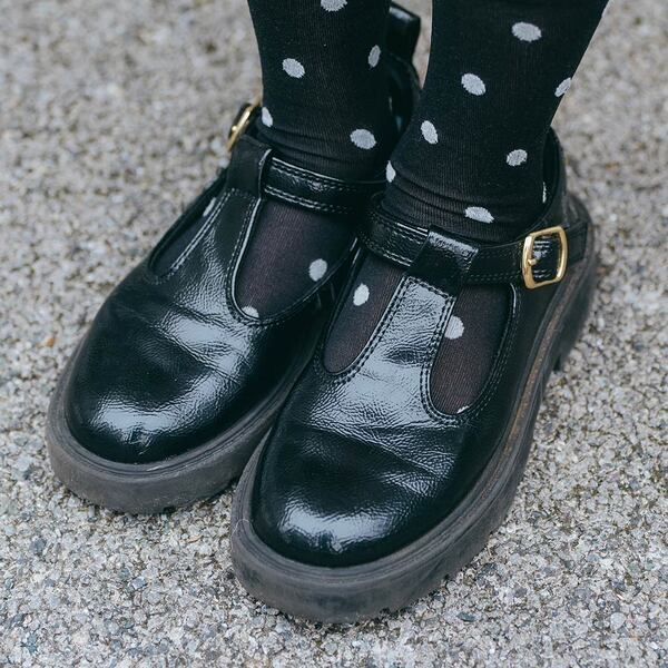 【ZARA】のドットパンツがめちゃ可愛い！プリントTと合わせて洗練カジュアルコーデ | HugMug