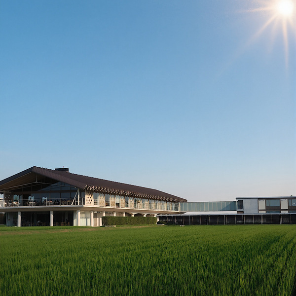田んぼの中にこんなホテルがあった！山形・スイデンテラス | HugMug