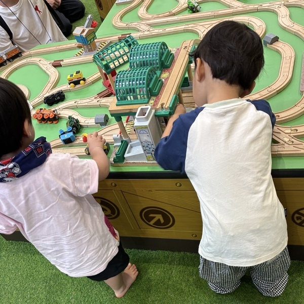 トーマス好きキッズ必見！【トーマスステーション】暑い夏も室内で楽しめる人気スポット | HugMug