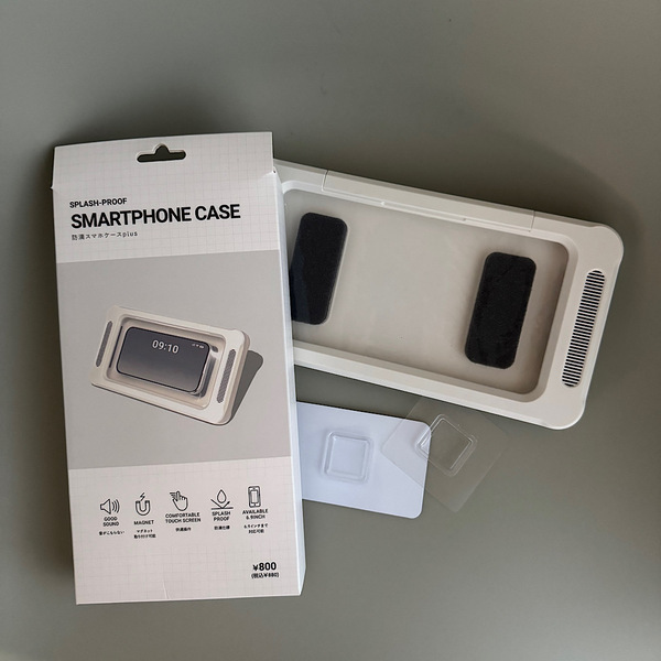 【3COINS】たった880円！？“防滴スマホケース”でバスタイムをご褒美時間に！ | HugMug