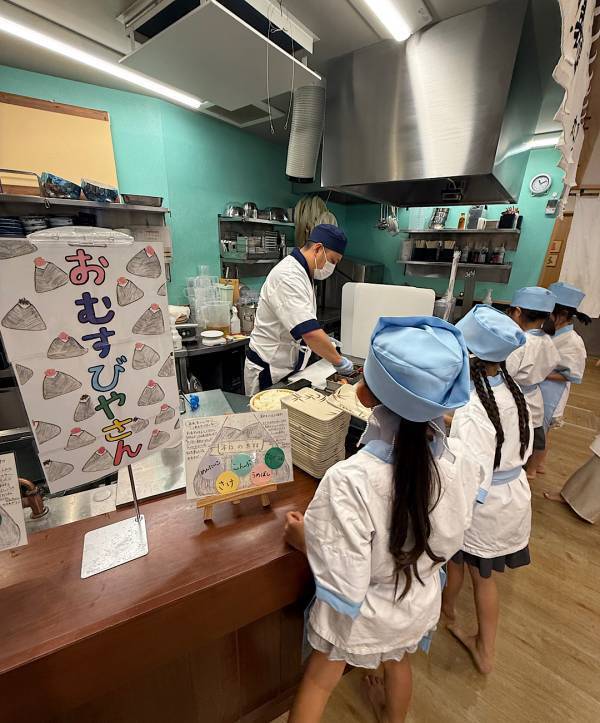 全国に2店舗のみ！【丸亀製麺】のうどん作り体験教室に親子で行ってきた！ | HugMug