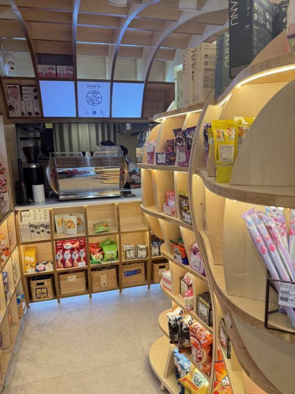 小学生女子と行く！【新大久保】カスタム雑貨から韓国グルメ、コスメまで徹底レポ！ | HugMug