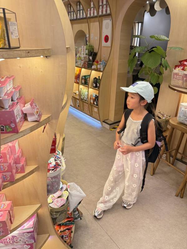 小学生女子と行く！【新大久保】カスタム雑貨から韓国グルメ、コスメまで徹底レポ！ | HugMug