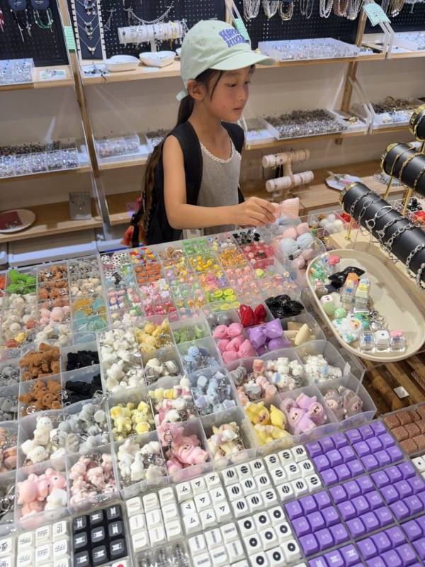 小学生女子と行く！【新大久保】カスタム雑貨から韓国グルメ、コスメまで徹底レポ！ | HugMug