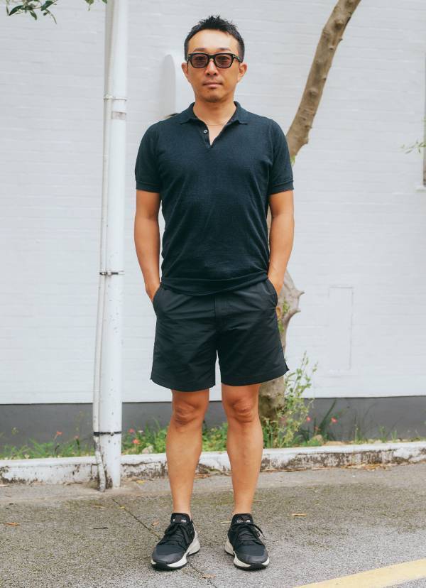 いつものTシャツコーデがたちまち洗練見え！ 簡単スカーフアレンジ術 | HugMug