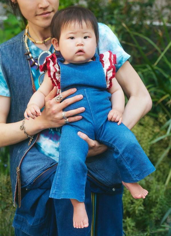 ヴィンテージアイテムで個性発揮！ デニム好き家族の夏コーデがおしゃれすぎる | HugMug