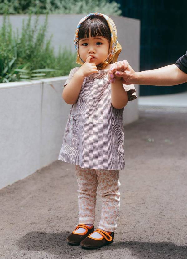 古着好き親子の洗練コーデ！ 鮮やかオレンジが好アクセント | HugMug