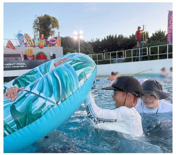 8月限定！【稲毛海浜公園】の「ナイトプール」が追加料金なしで遊べる神コスパ | HugMug