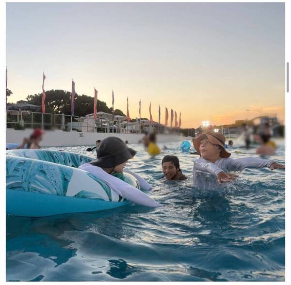 8月限定！【稲毛海浜公園】の「ナイトプール」が追加料金なしで遊べる神コスパ | HugMug