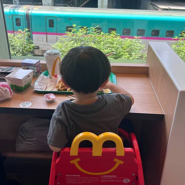 新幹線＆在来線が目の前！？【秋葉原】のマクドナルドが電車好きキッズにおすすめ！ | HugMug