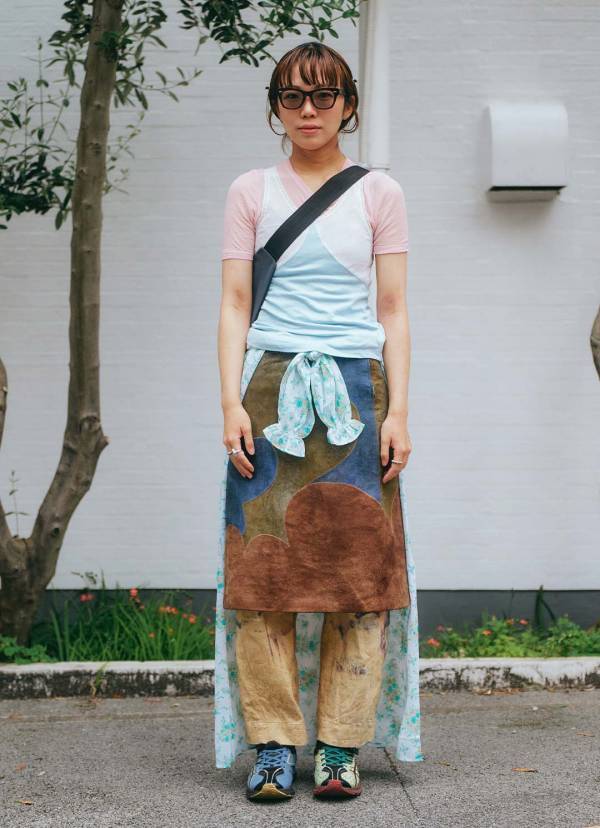 腰に巻くだけ！ 長袖ワンピースの簡単アレンジが今の季節にぴったり | HugMug