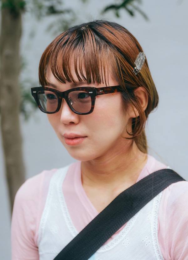 腰に巻くだけ！ 長袖ワンピースの簡単アレンジが今の季節にぴったり | HugMug