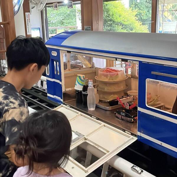 【電車好き必見】機関車が料理を運ぶ⁈那須の名物レストラン | HugMug