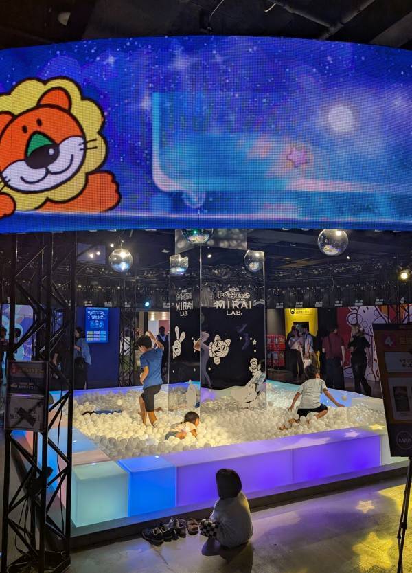 【未就学児無料】横浜駅から2分！「たべっ子どうぶつ MIRAI LAB.」へ親子で行ってみた | HugMug