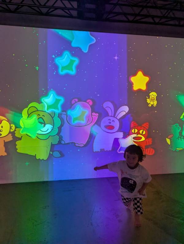 【未就学児無料】横浜駅から2分！「たべっ子どうぶつ MIRAI LAB.」へ親子で行ってみた | HugMug