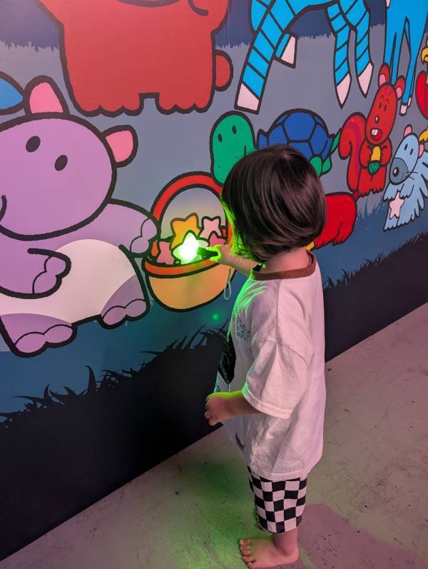 【未就学児無料】横浜駅から2分！「たべっ子どうぶつ MIRAI LAB.」へ親子で行ってみた | HugMug