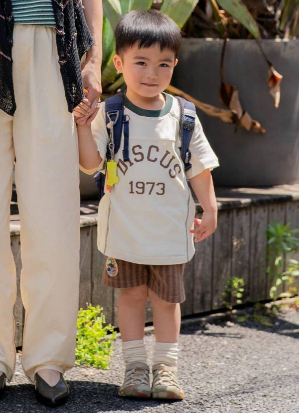 今の気温にぴったり「ベスト」を使ったコーデをご紹介！ ボーダーTシャツと合わせて今っぽく | HugMug