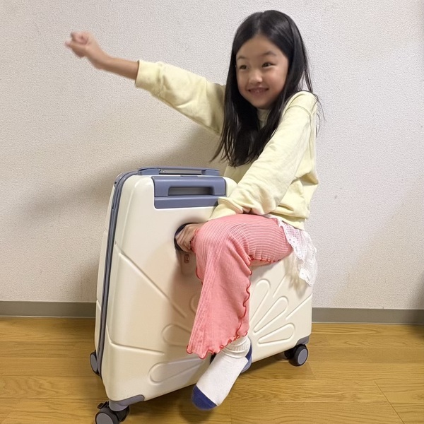 【First.B】子連れ旅行の救世主！子どもを乗せて楽々移動できるキャリーケースが最強すぎる | HugMug