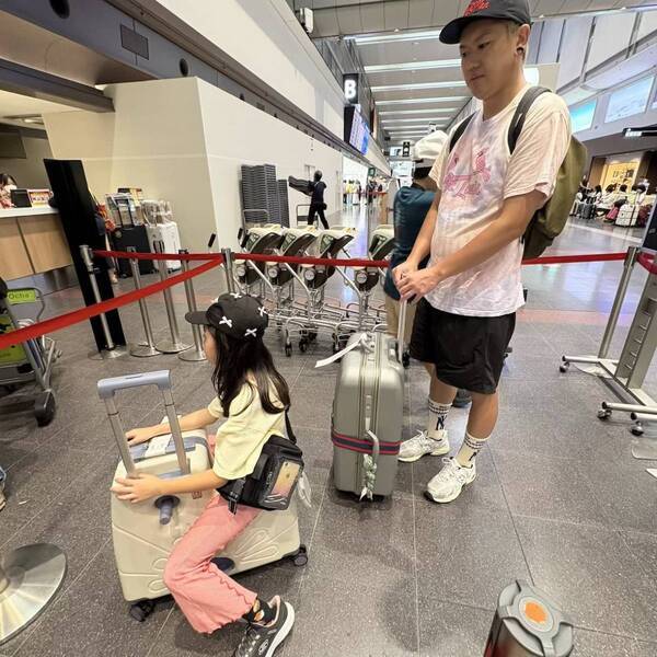【First.B】子連れ旅行の救世主！子どもを乗せて楽々移動できるキャリーケースが最強すぎる | HugMug