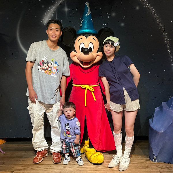 【子連れディズニー】1歳でも乗れるアトラクション4選＆ベビーセンターや記念シールまで徹底レポ | HugMug
