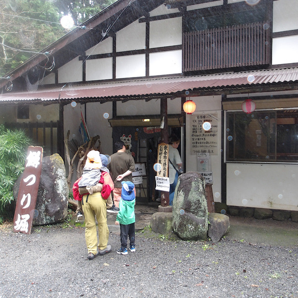 手ぶらで楽しめる！【茨城県・仙郷】家族みんなでニジマス釣りがおすすめ！ | HugMug