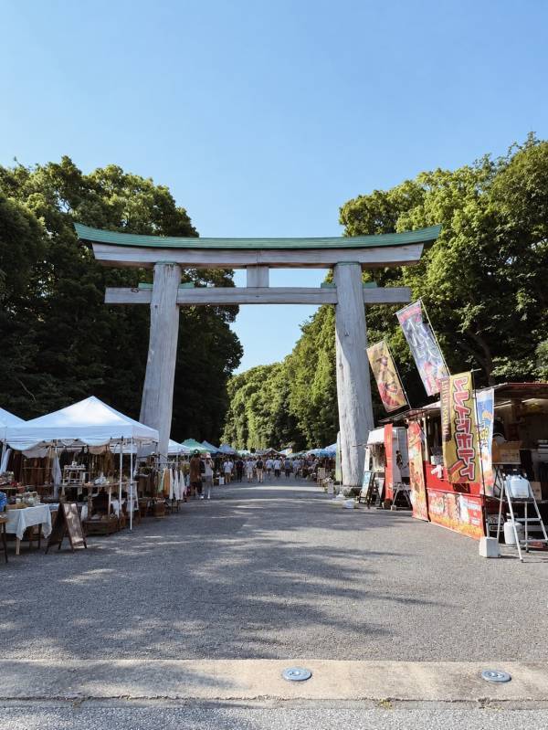 【福岡】約150店舗が大集合！ 護国神社の蚤の市でヴィンテージの一目惚れアイテムをゲット | HugMug